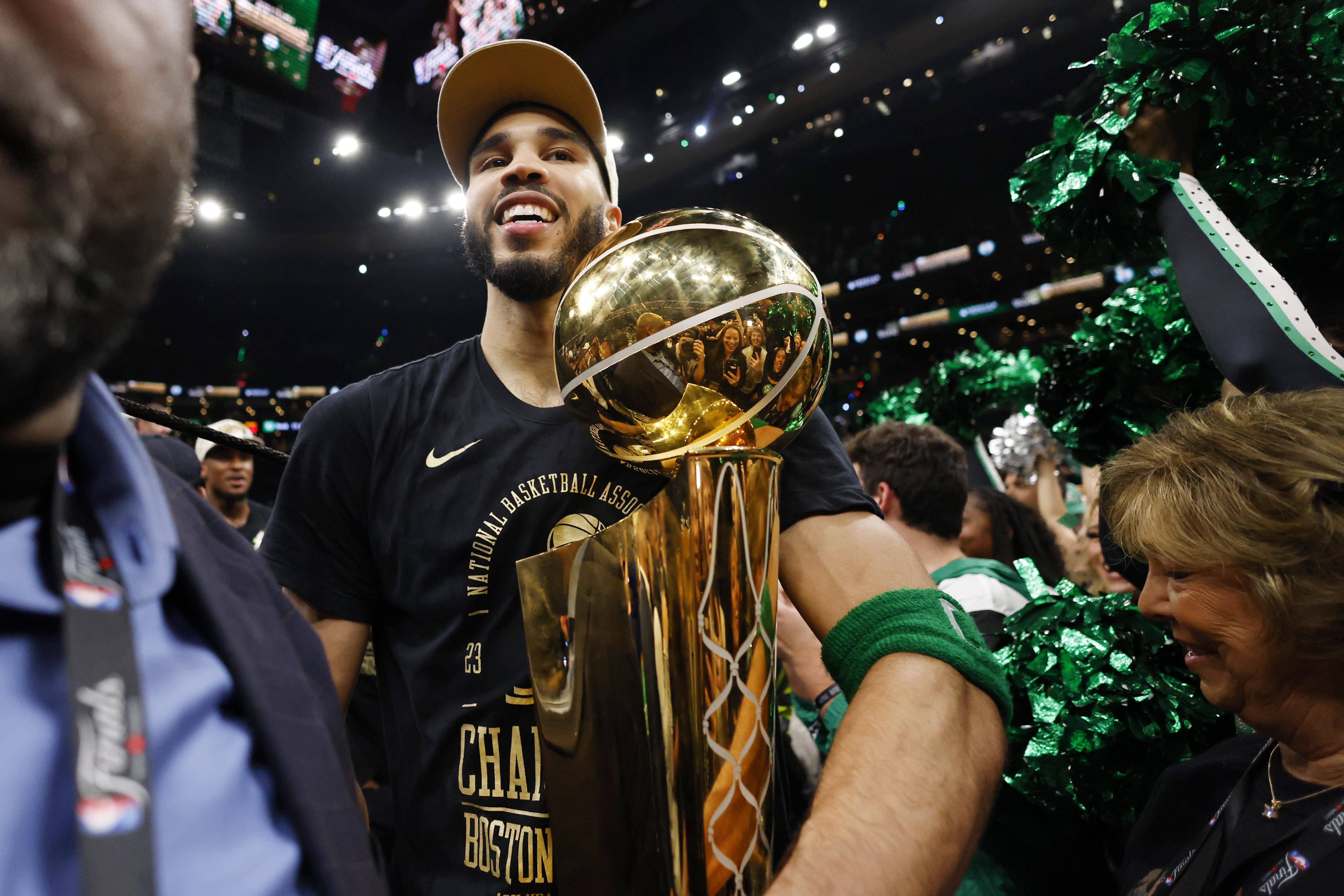 塔图姆在阿森纳比赛中突破纪录,败北引发热议!(塔图姆打球) 塔图姆在阿森纳比赛中突破纪录,败北引发热议!(塔图姆打球)