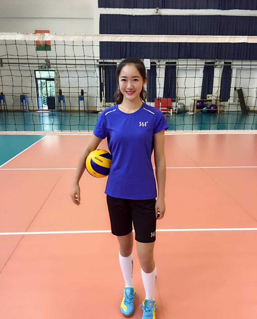 关于穆古鲁扎回归赛场,连败首场状态亮眼,勇士观众沸腾!的信息 关于穆古鲁扎回归赛场,连败首场状态亮眼,勇士观众沸腾!的信息