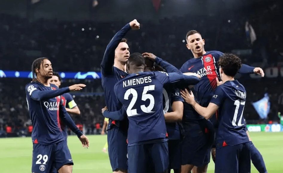 关于离谱！C罗在巴黎圣日耳曼比赛中惊艳表现今晨阿贾克斯备战欧冠，新疆广汇今晨远射贴柱的信息